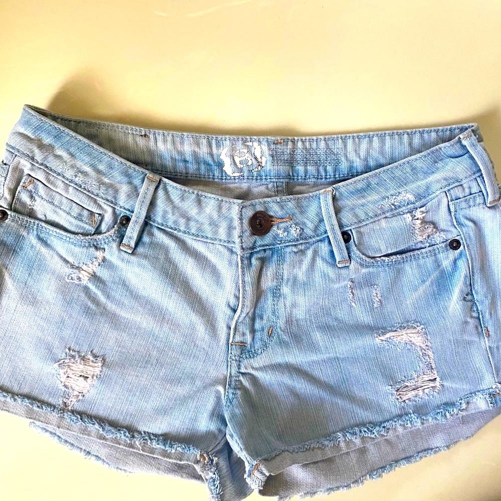 BULLHEAD LT BLUE DISTRESSED FRAYED SHORT